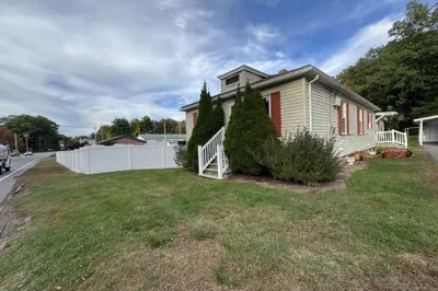 261 Litchfield St 1
