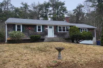 165 Hedges Pond Rd