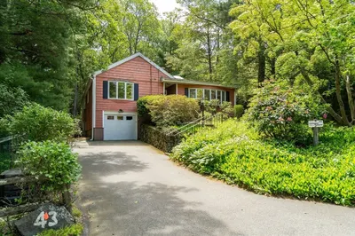 43 Fair Oaks Dr