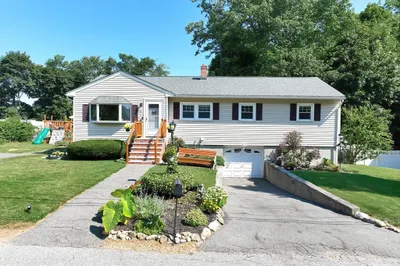 10 Sandra Ln