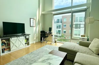 1 Earhart St #515
