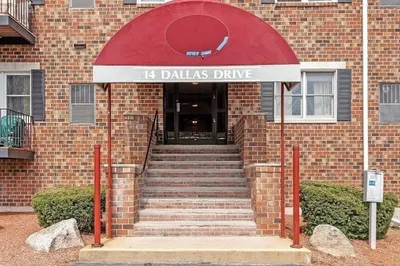 14 Dallas Dr #305 1