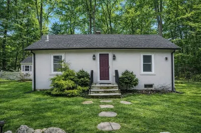 3 Riverside Dr