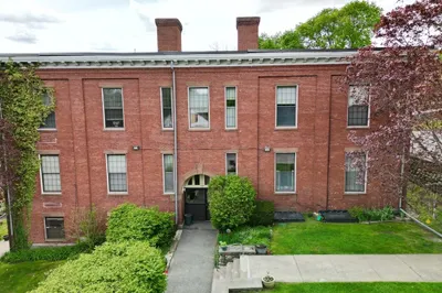 40 School St #9