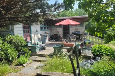 387 Walnut Hill Rd 1