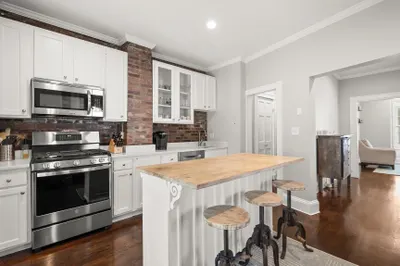 372 Silver St 1