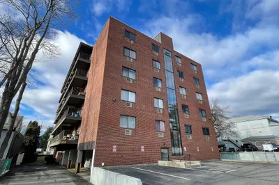 12 Pond Ln #10 1