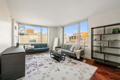 1 Charles Street S #1112