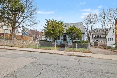 66 Edgemere Rd