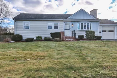 20 Crestwood Ln