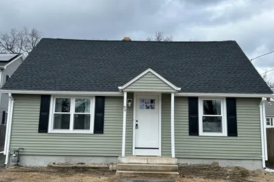 94 Lang St 1