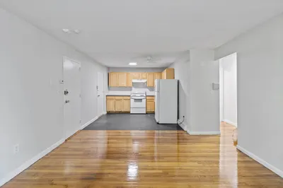 572 Cummins Highway #16 1