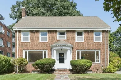 220 Mountain Ave 1