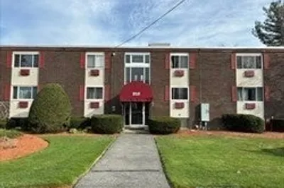 215 Chelmsford Street #19 1
