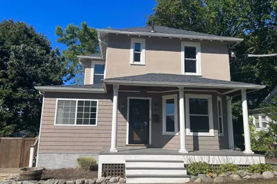 22 Crest Ave 1