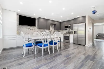 8 Breakwater Dr #8
