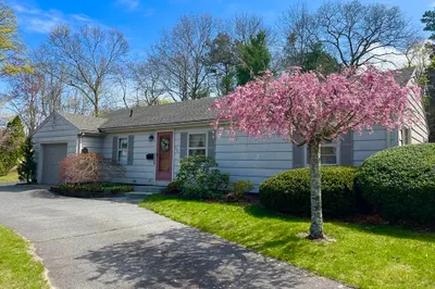 253 Sandwich St 1