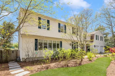 34 Colonial Way 1