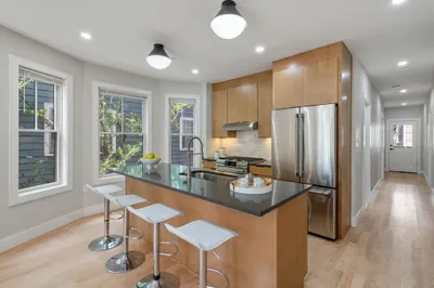 12 Henry St #3