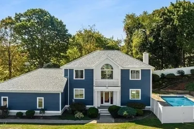 145 Windward Dr 1