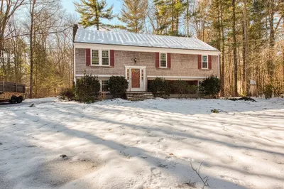 84 Pleasant Dr 1