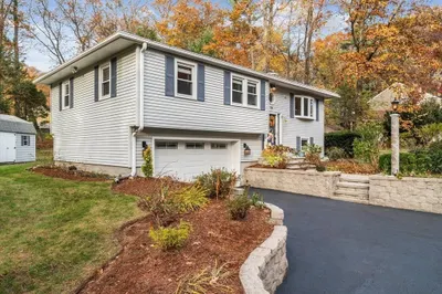 19 Bentley Ln