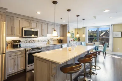 390 Commonwealth Ave #211