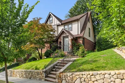 36 Leicester Rd 1