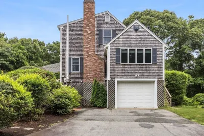 64 Grouse St