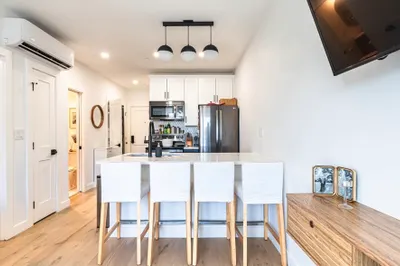 144 Old Colony Ave #402