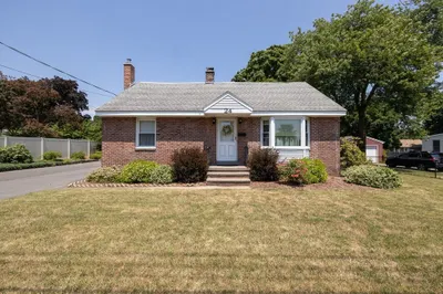 24 Piquette Ave 1