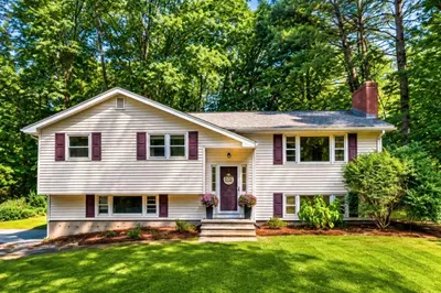 15 Carriage Dr 1