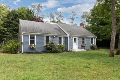 720 Massasoit Road 1