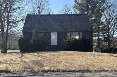 51 Robinson Dr