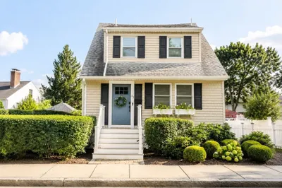 51 Woodrow Ave 1