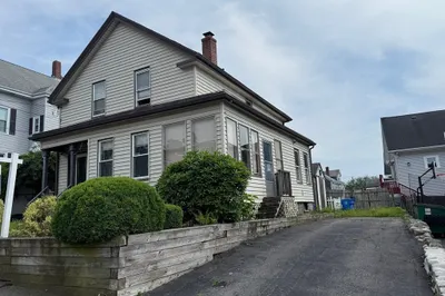 9 Robbins St