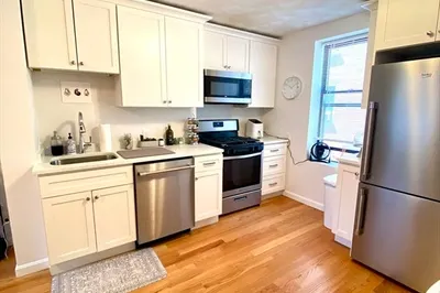 24 Charter St #3