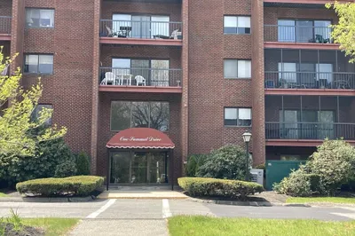 1 Summit Dr #33