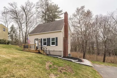 8 Woodcock Ct
