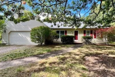 16 Commons Way