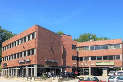 411 Massachusetts Ave #202