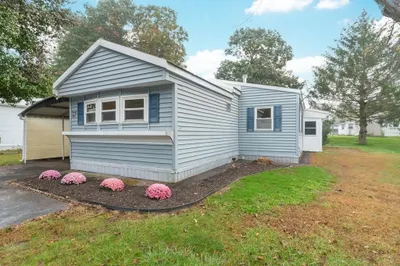 28 Christian Ave 1