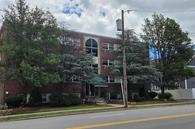 558 Main St #1D 1
