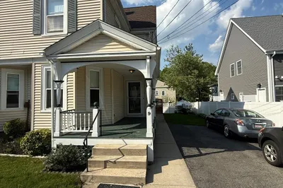 9 Rockland Street #1 1