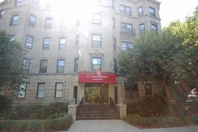 11 Park Dr #11