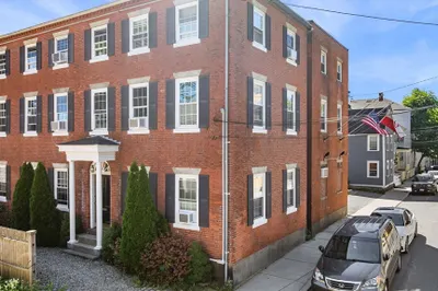 7 Daniels St #2 1