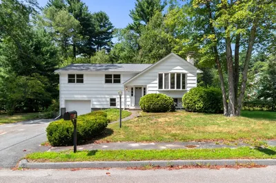 40 Crystal Cir