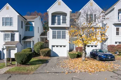 36 Castlegate Dr #36