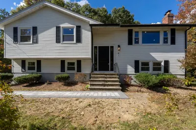 8 Carriage Drive 1