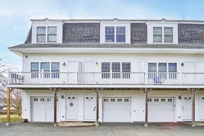 19 Railroad Street #E2 1